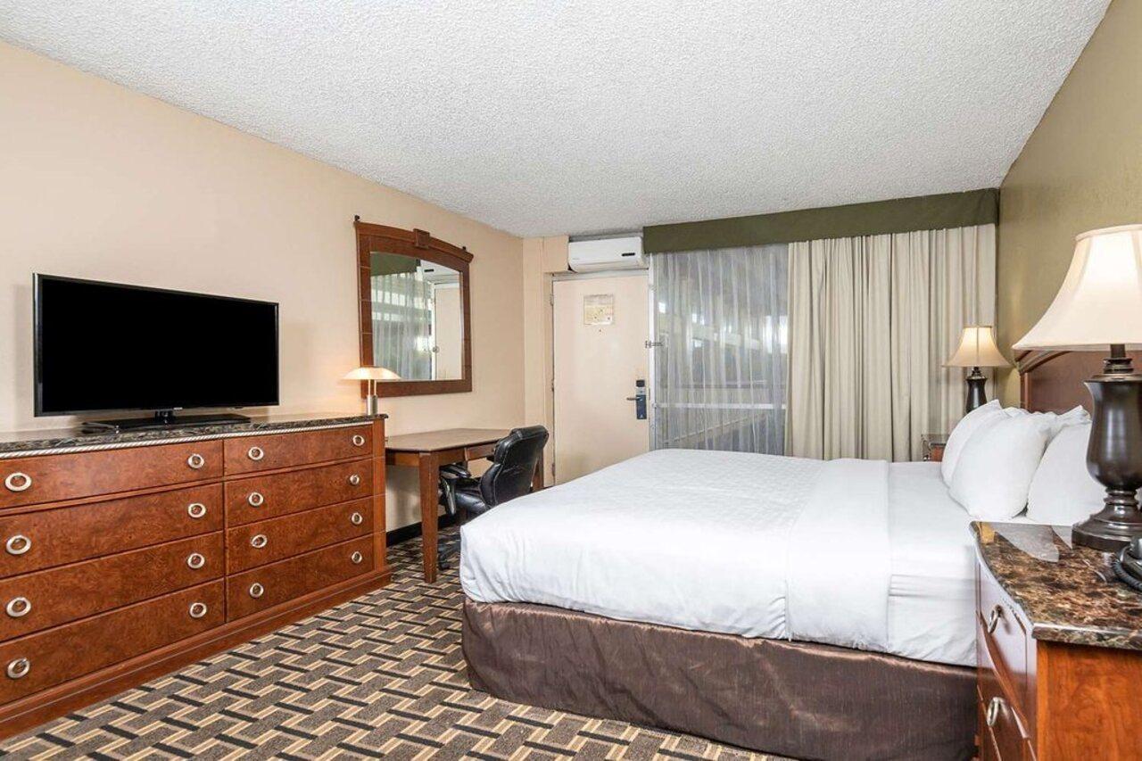 Clarion Inn Conference Center Modesto Kültér fotó