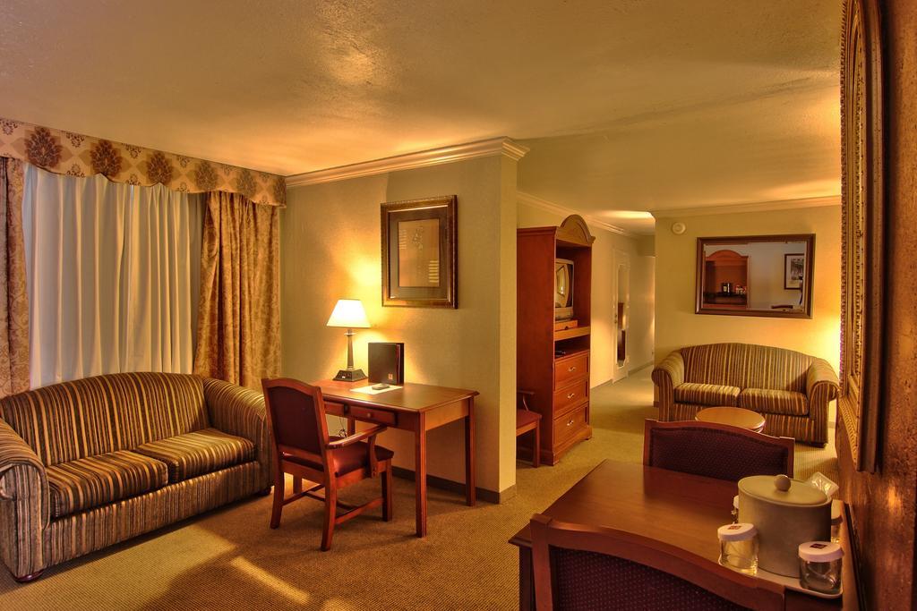 Clarion Inn Conference Center Modesto Kültér fotó